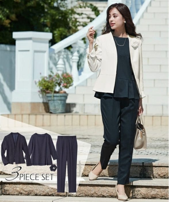 ネイビーの3点セットパンツスーツ 卒業式入学式ママコーデ