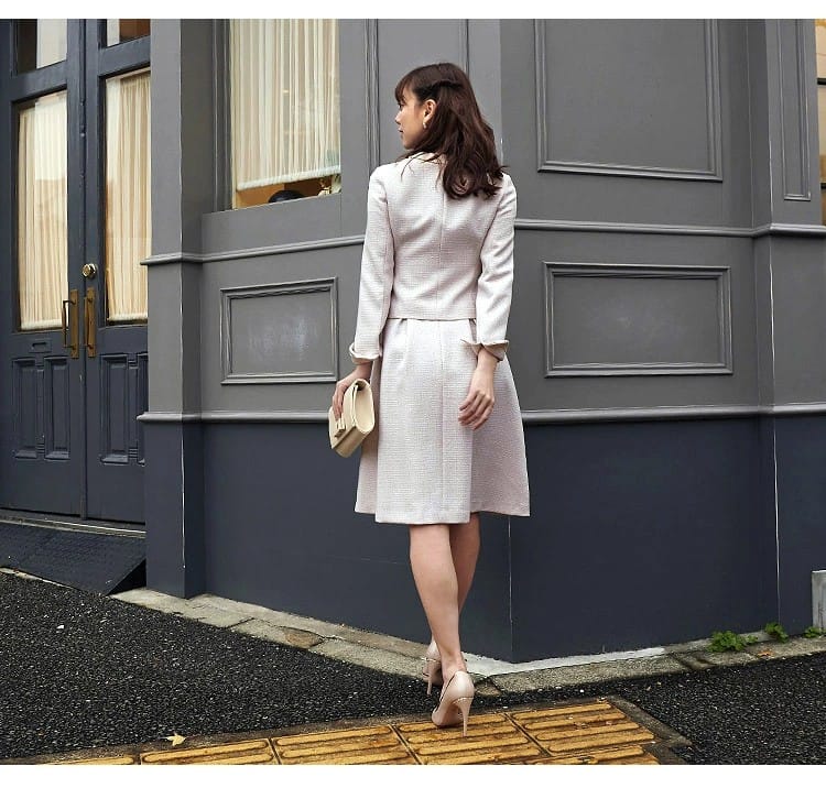 ツイードワンピースの卒業式入学式ママスーツ後ろ姿