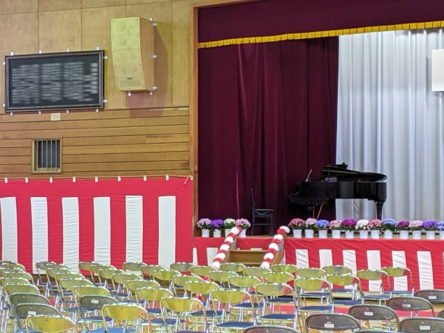 卒業式・入学式の式典会場の様子