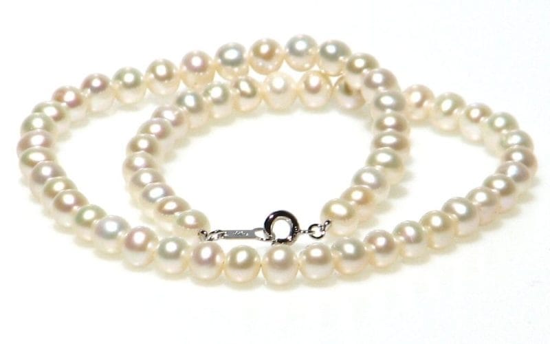 淡水パールネックレス 自然な形と上品な光沢