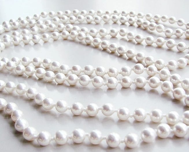 パールネックレスフォーマルコーデ