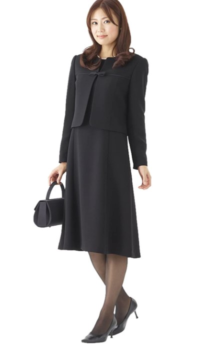 リボンデザインが上品な喪服ワンピーススーツ