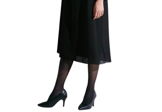 ミモレ丈スカートに黒ヒールを合わせた喪服コーデ ナチュラルできちんと見える足元