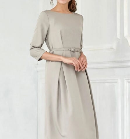 入学式や卒業式におすすめのベージュワンピース ママフォーマル