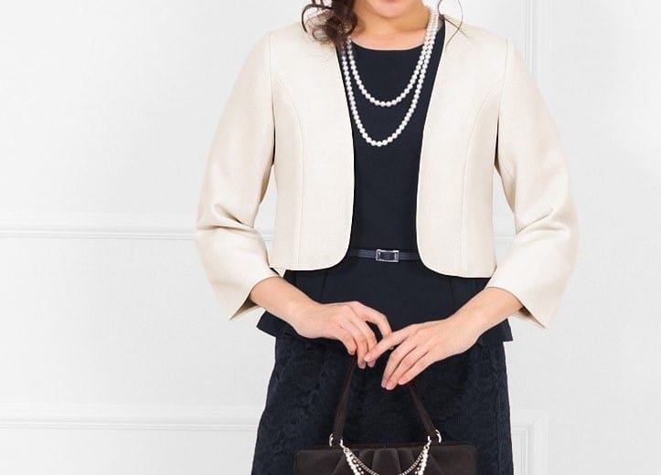 入学式や卒業式に着るジャケットとワンピースのママフォーマル