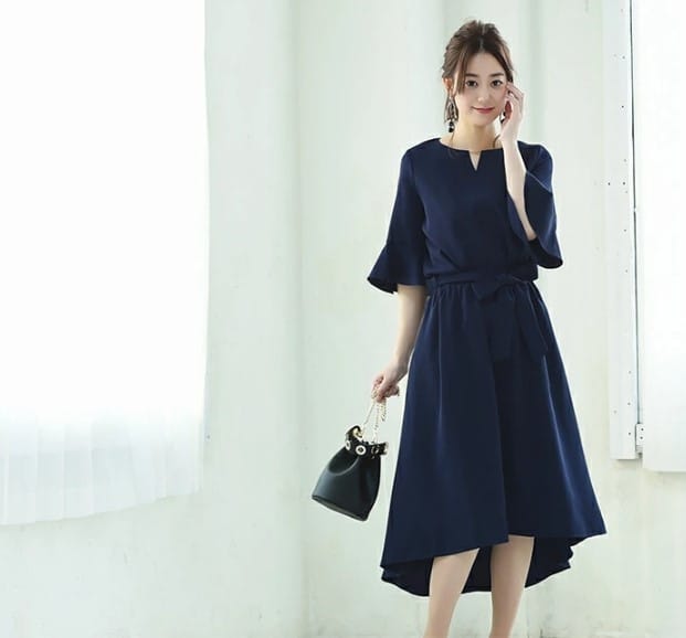 入学式や卒業式におすすめのネイビーフレアワンピース ママコーデ