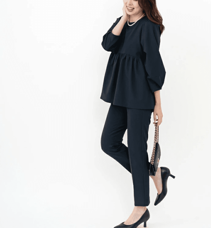 ネイビーのマタニティパンツセットアップ 入学式や卒業式に着られるママフォーマルコーデ