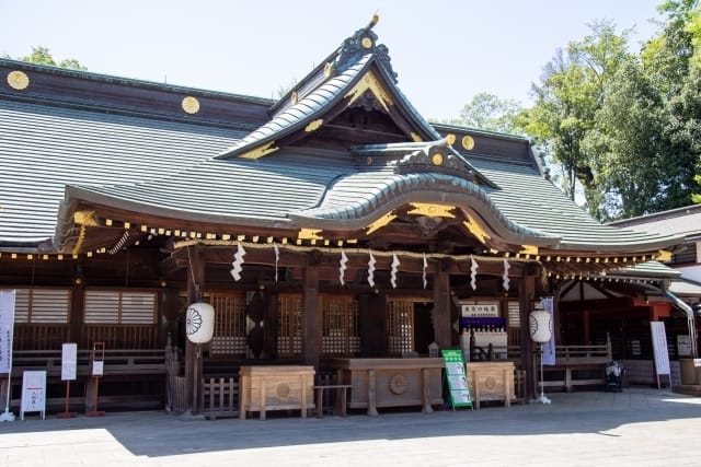 お宮参りの参拝を行う日本の神社の拝殿