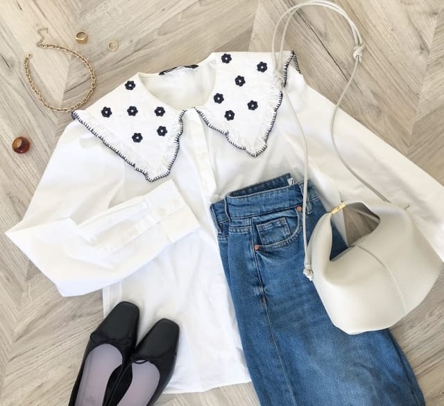 白ブラウスとデニムの大人カジュアルコーデ レディースファッション