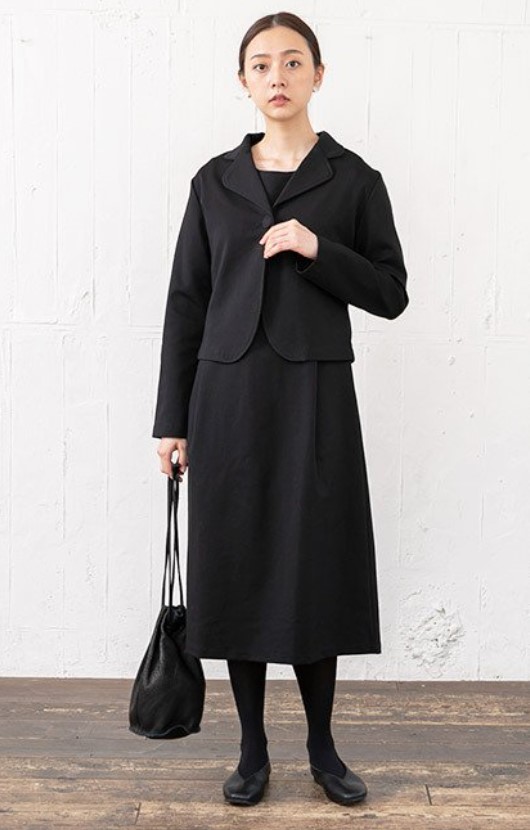 TOKYO BASIC コットン混ストレッチ素材のフォーマルスーツ。ナチュラルでもきちんと見え。