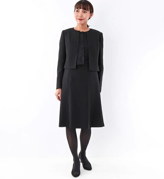 INFINEのノーカラーレース使いアンサンブル喪服