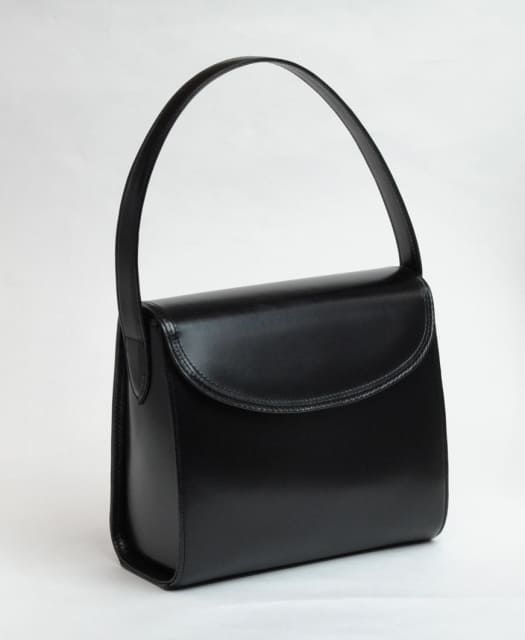 お葬式用の黒いフォーマルハンドバッグ