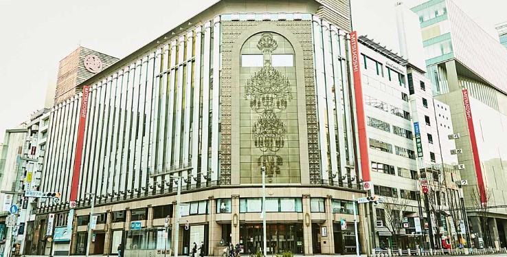 百貨店外観 喪服を購入できるデパートのイメージ