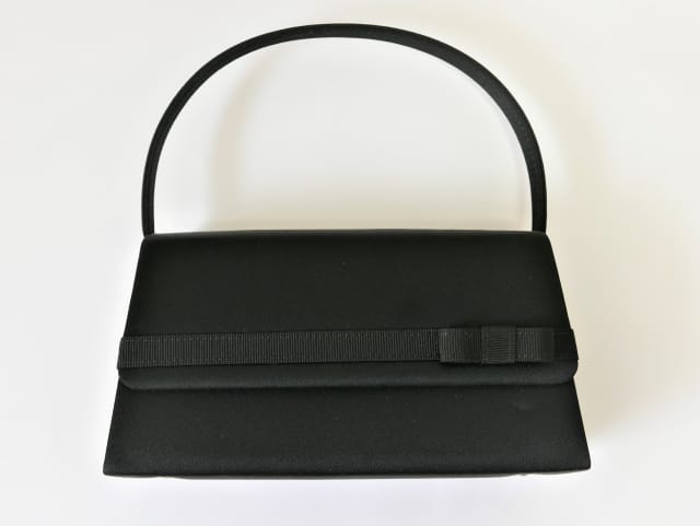 黒のリボン付きフォーマルハンドバッグ｜お葬式・法事に使えるシンプルな喪服バッグ