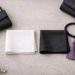 お葬式のハンカチの色は白と黒が基本｜マナーと選び方・おすすめ5選