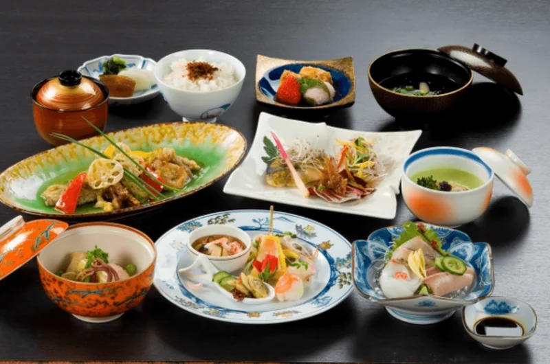 品数豊富な会席コース料理のセット