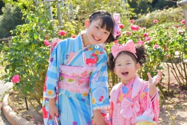 3歳と7歳の七五三を迎える姉妹