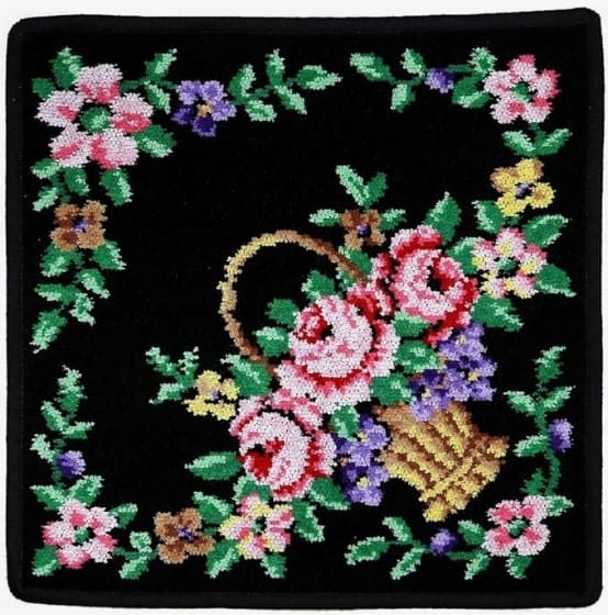 黒地に花柄のフェイラーシェニール織ハンカチ