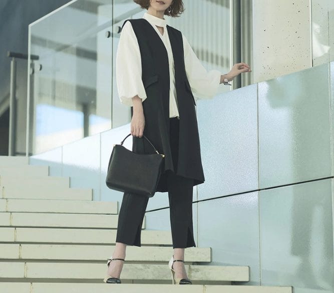 入学式のママコーデ｜ロングジレ×パンツのセットアップスタイル